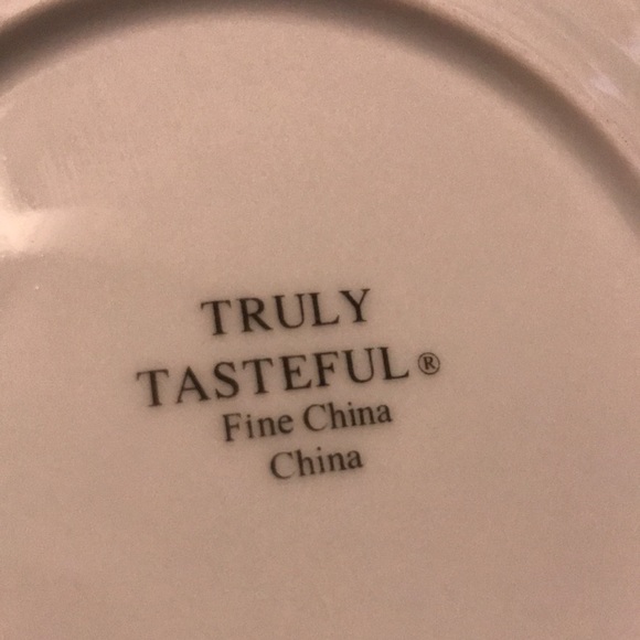 Vintage Truly Tasteful Fine China Victorian Rose Bud Gold Rim Tea Cup and Saucer - Picture 4 of 4